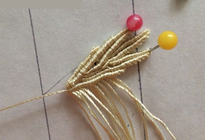 Плетеные серьги "Васильки" Плетеные серьги "Васильки"