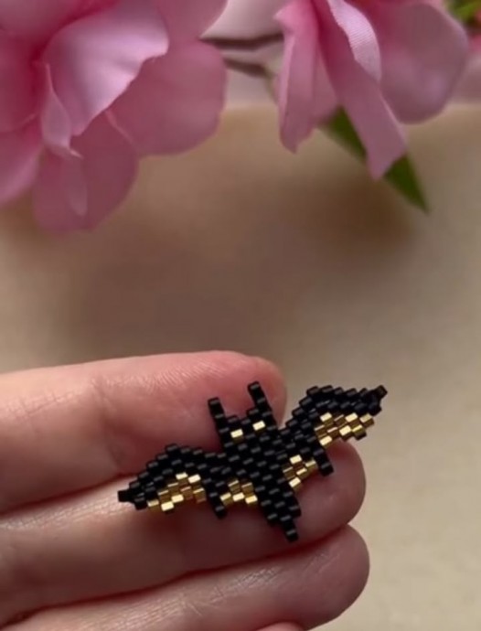 ​Летучая мышь из бисера