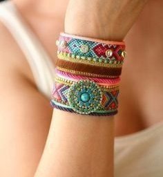 Плетем яркие фенечки