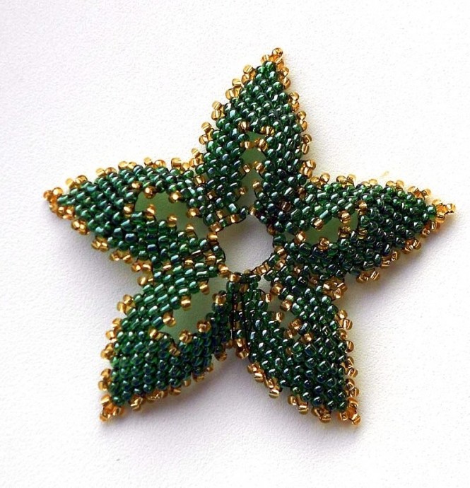 Зеленый цветок из бисера