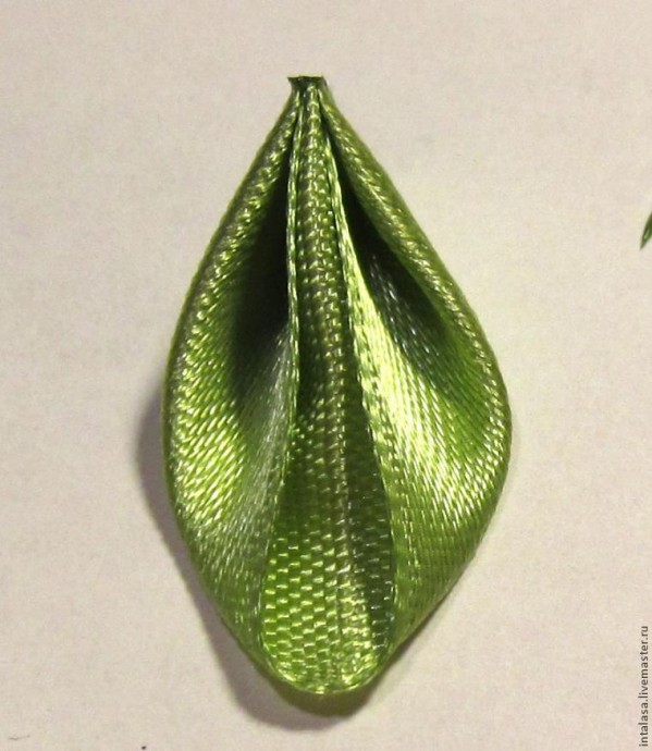 Канзаши: создаем резиночку для волос с нуля, часть 3