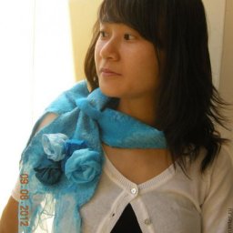 Маленький нежный шарфик с розами