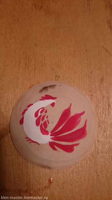 Расписываем деревянный медальон