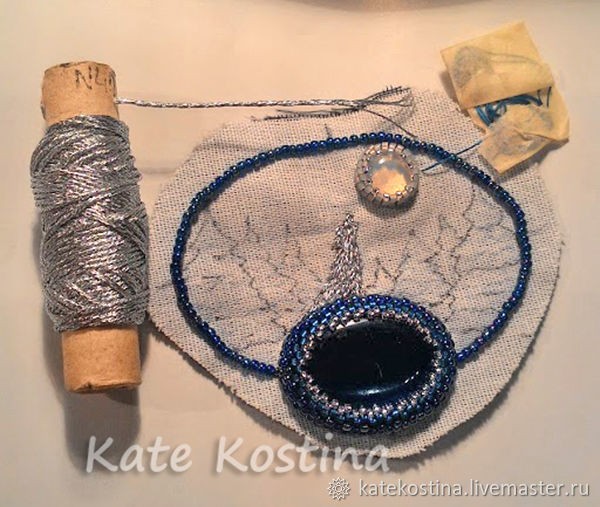 ​Кулон "Заледеневшее озеро": вышивка гладью и бисером, часть 1