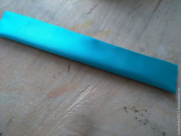 Создаем брошь-цветок из эластичного атласа: часть 1