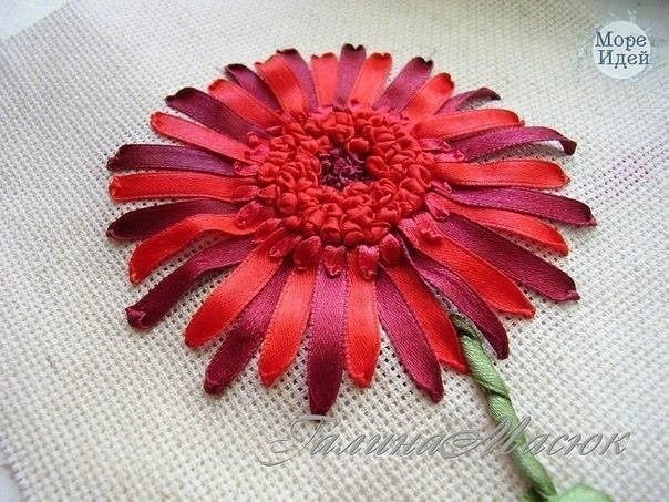 Вышивка лентами: гepбера Вышивка лентами: гepбера