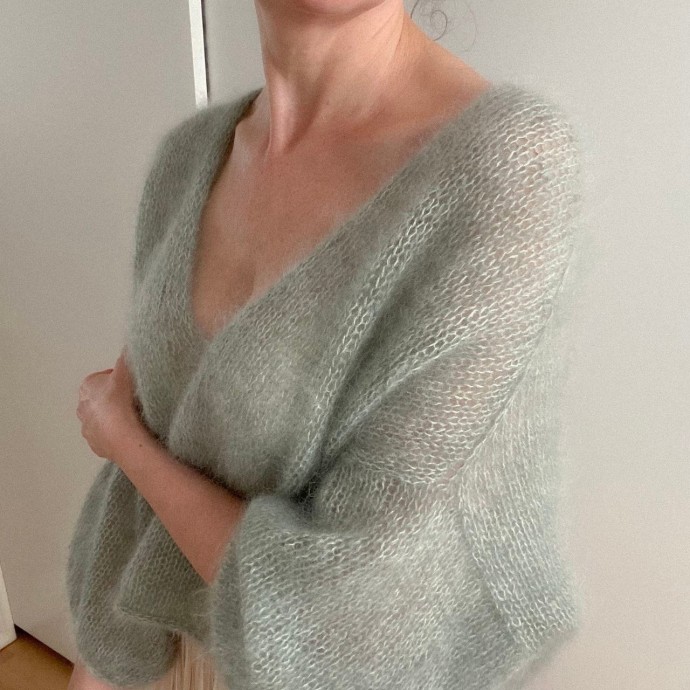 Пуловер из серого мохера Пуловер из серого мохера