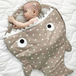 Кокон для новорожденного в виде акулы