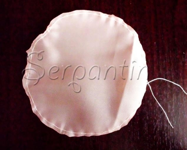 Декорирование джемпера цветами и лентами Декорирование джемпера цветами и лентами