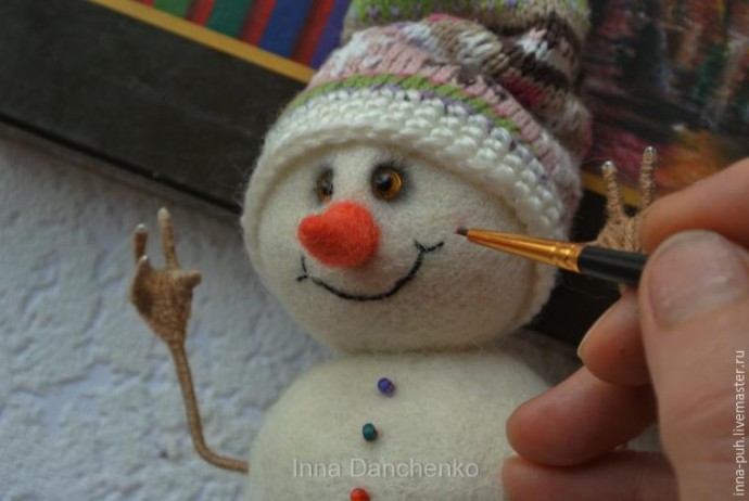 Снеговик под ёлочку в технике сухого валяния шерсти: часть 4