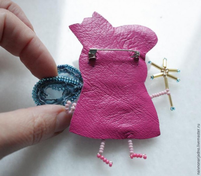 ​Вышиваем брошку "Свинка Пеппа": часть 5