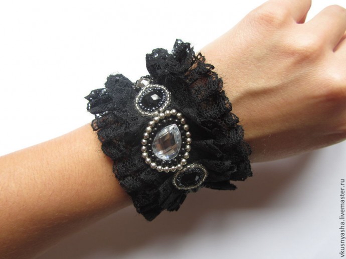 ​Браслеты из ткани и кружева