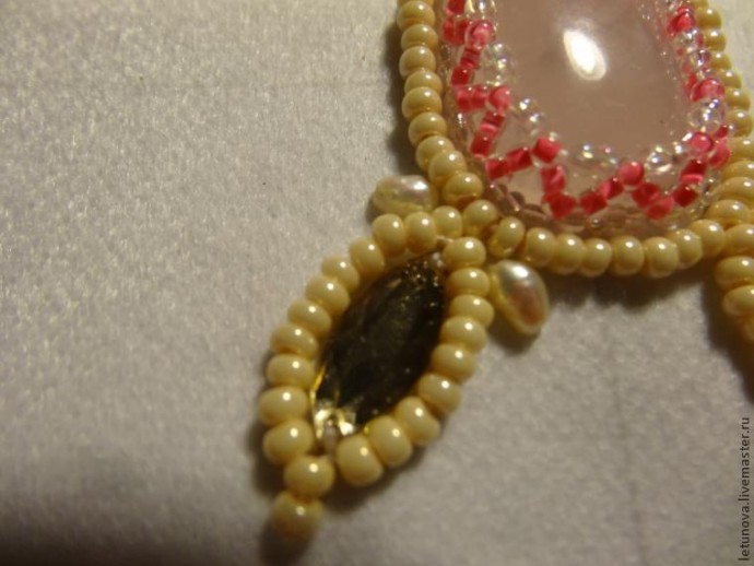 ​Брошь из бисера и лент: часть 2