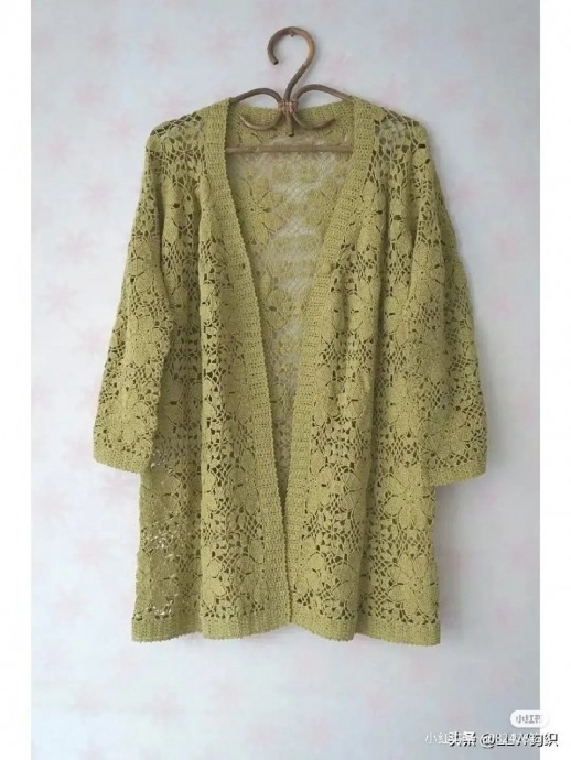 ​Кардиган крючком с цветочными узорами