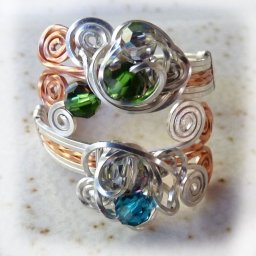 ​Кольца из проволоки и камней