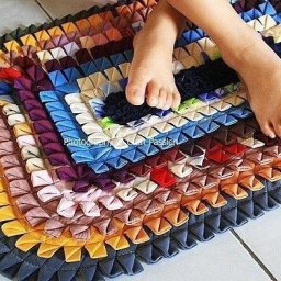 Коврик, сидушка или декоративная салфетка из лоскутков