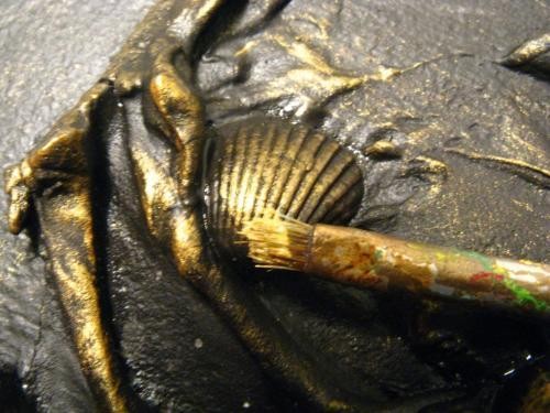 Используем шпатлёвку для создания декора и тонируем её: часть 4