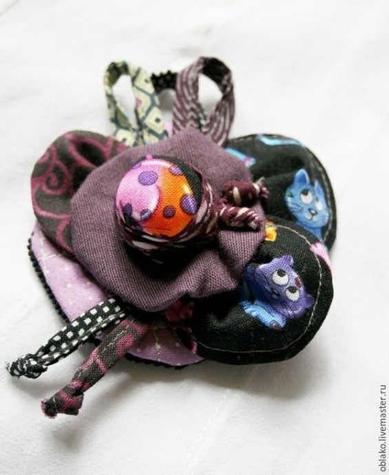 ​Мастерим брошь из остатков ткани