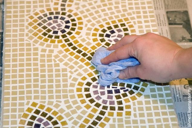 ​Декор столешницы мозаикой: растительный рисунок