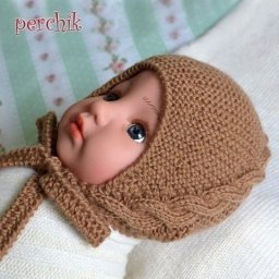 ​Чепчик спицами с диагональной косой для малыша