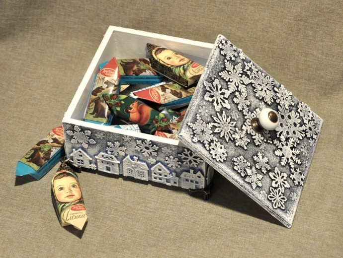 Декорируем деревянный короб для подарка: часть 2 Декорируем деревянный короб для подарка: часть 2