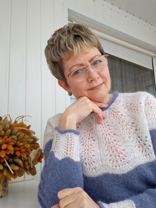 ​Двухцветный пуловер