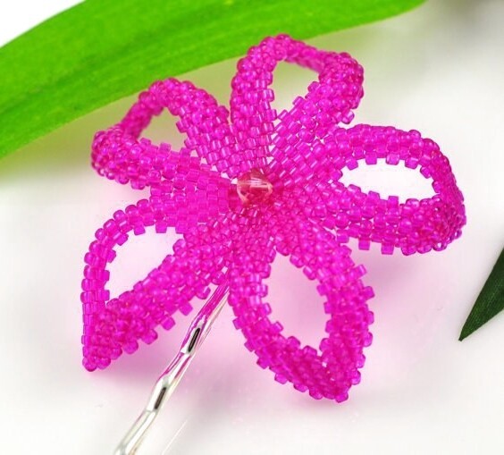 Цветочные украшения из бисера