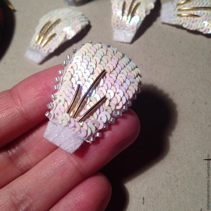 Создаем универсальное праздничное украшение: часть 2