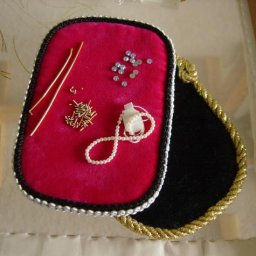 Делаем подносик для работы с бисером и бусинами