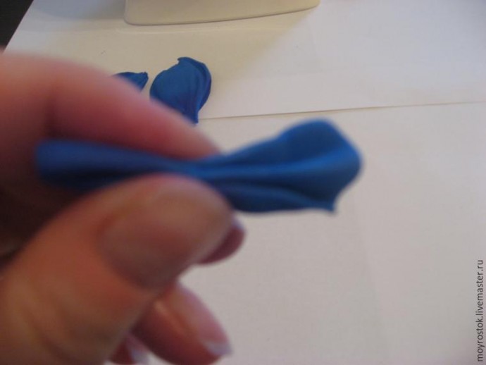 Делаем фантазийный цветок из фоамирана: часть 1