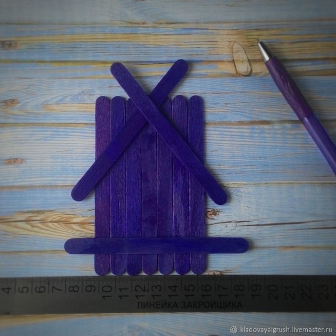 Интерьерный домик из палочек для мороженого Интерьерный домик из палочек для мороженого