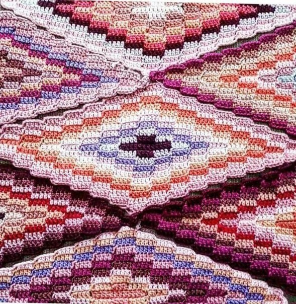 Вяжем крючком разноцветные ромбы Вяжем крючком разноцветные ромбы