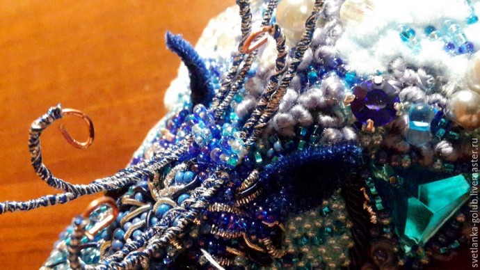 Создаем необычное интерьерное украшение в совмещенной технике вышивки и оригами: часть 2