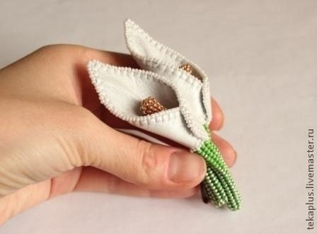 Мастерим заколочки для волос из бисера и кожи