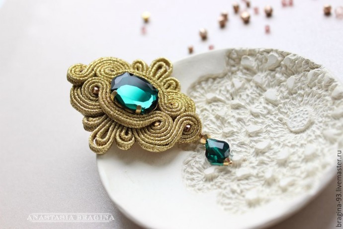 ​Создаем брошь из сутажа и кристаллов Swarovski: часть 2