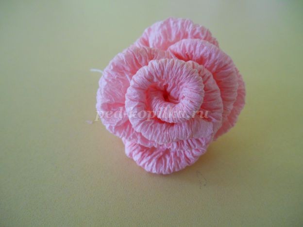 ​Топиарий из белых и розовых салфеток