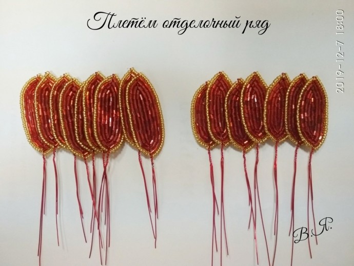 ​Новогодняя пуансеттия из бисера и рубки