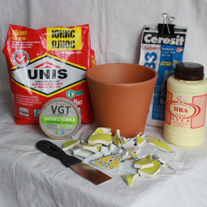 Декорируем цветочный горшок мозаикой из битой посуды: часть 1