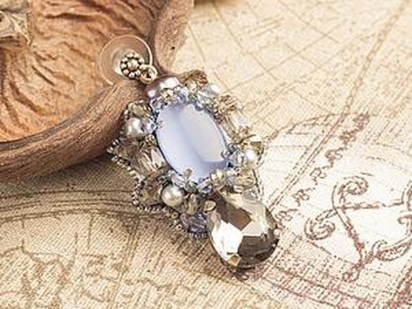 Рельеф и цветовой рефлекс: создаем изящные серьги за пару часов