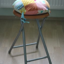 ​Шьем лоскутную подушку-сидушку