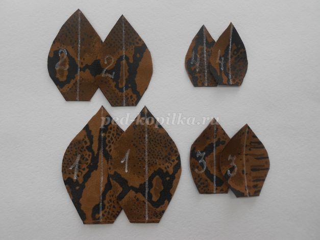 Цветок из кожи