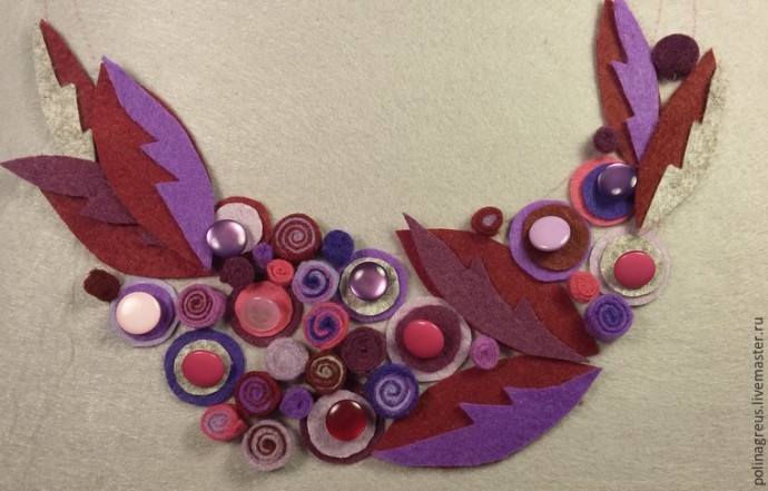 Этюд в малиновых тонах: фетровое колье