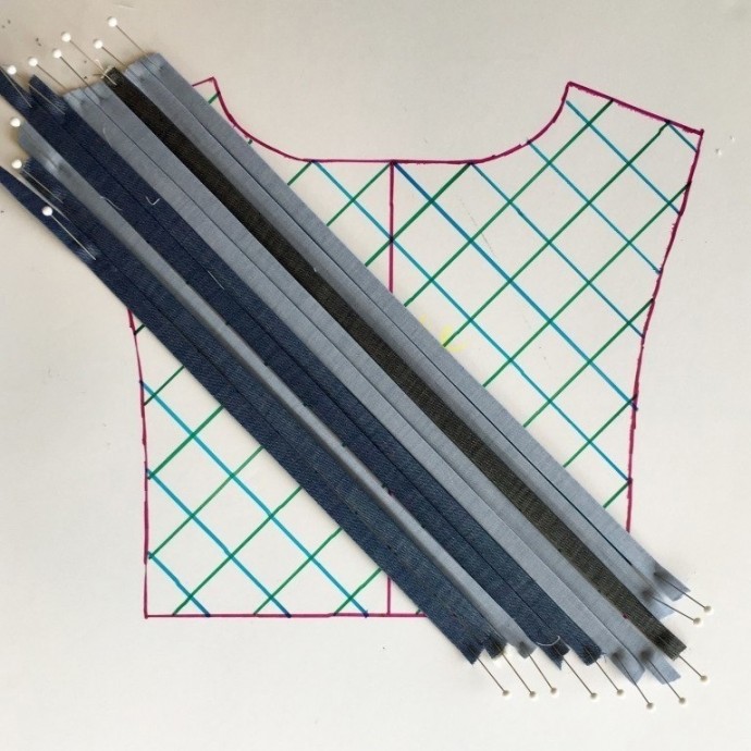 Платье с плетёнкой спереди Платье с плетёнкой спереди