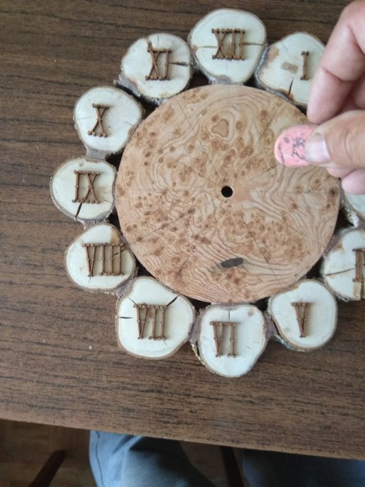 ​Делаем оригинальные деревянные часы из спилов: часть 6