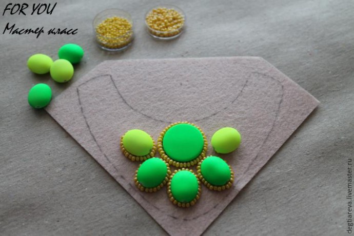 Вышиваем модное колье из минимального набора материалов Вышиваем модное колье из минимального набора материалов