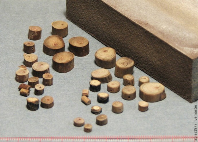 Изготавливаем этнобусины из веточек рябины Изготавливаем этнобусины из веточек рябины