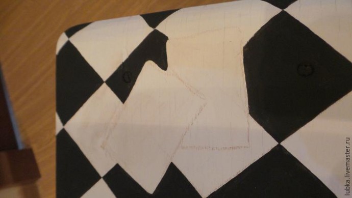 Расписываем стульчик в стиле "Алиса в стране чудес": часть 2