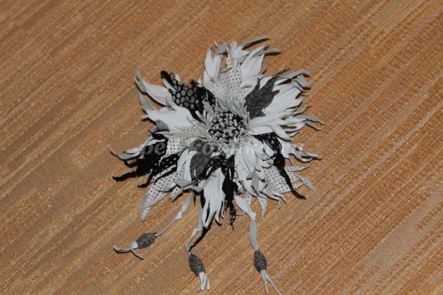 Брошь из обрезков натуральной кожи: мастер-класс, часть 5