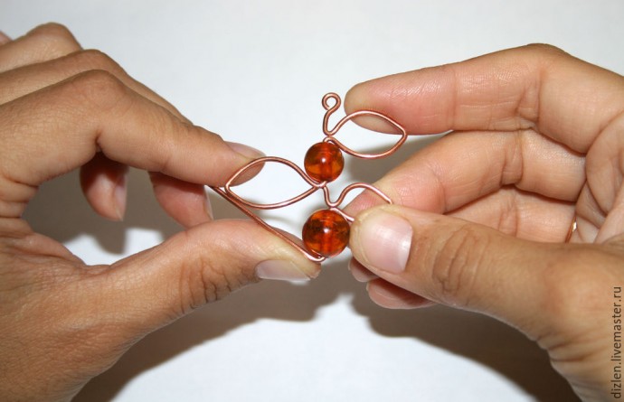 Делаем украшение из старых бус "Осенние листочки": часть 1 Делаем украшение из старых бус "Осенние листочки": часть 1