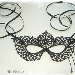 ​Карнавальная маска крючком